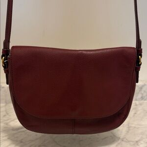 Fossil  Elegant Burgundy Leather Shoulder Bag